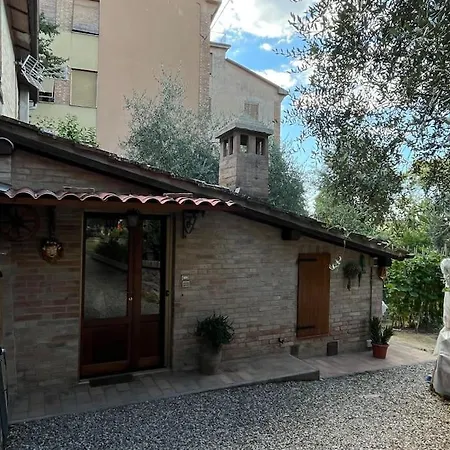 Little Garden House In Porta Camollia